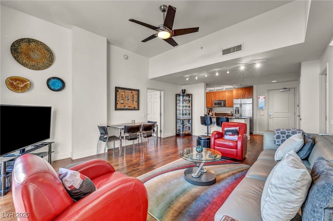 200 West Sahara Avenue 3702