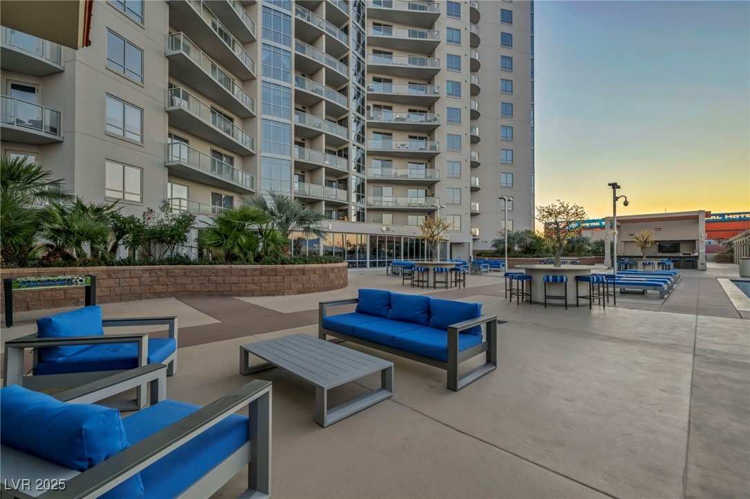 200 West Sahara Avenue 3702