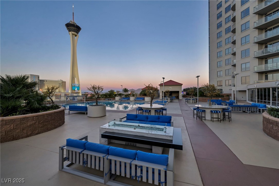 200 West Sahara Avenue 3702