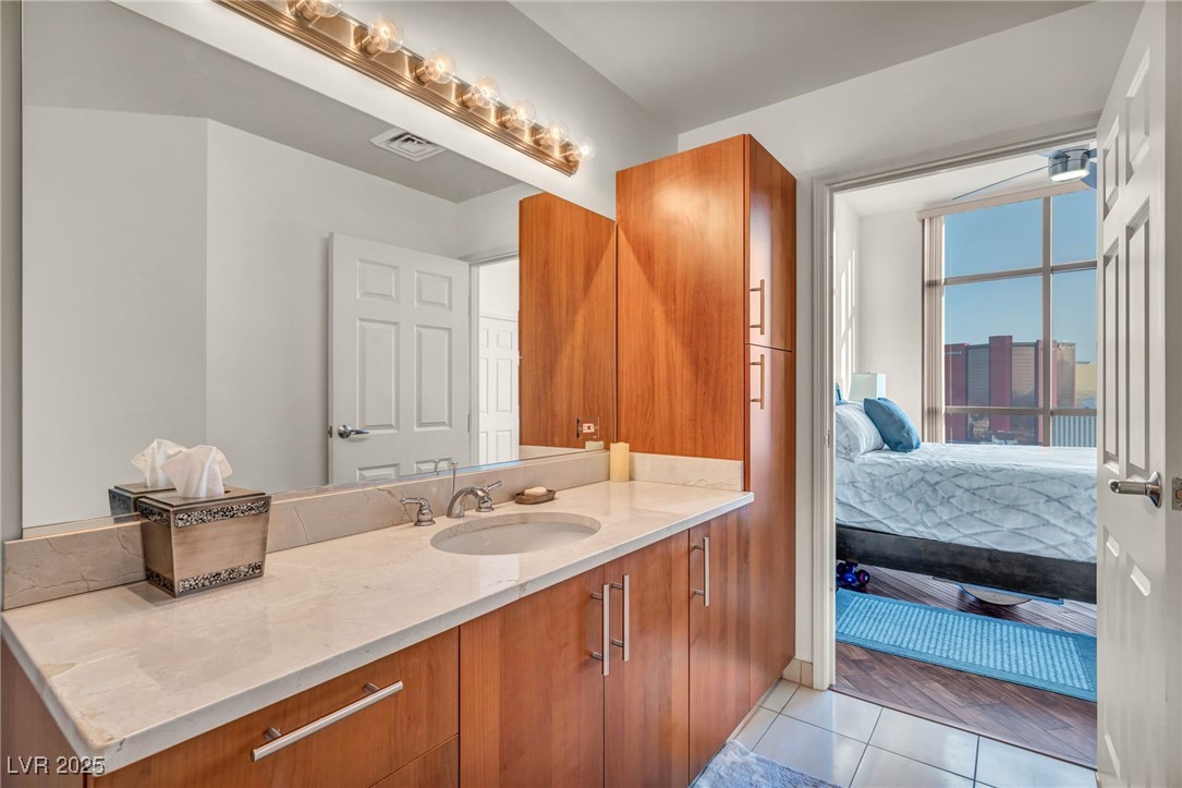 200 West Sahara Avenue 3702