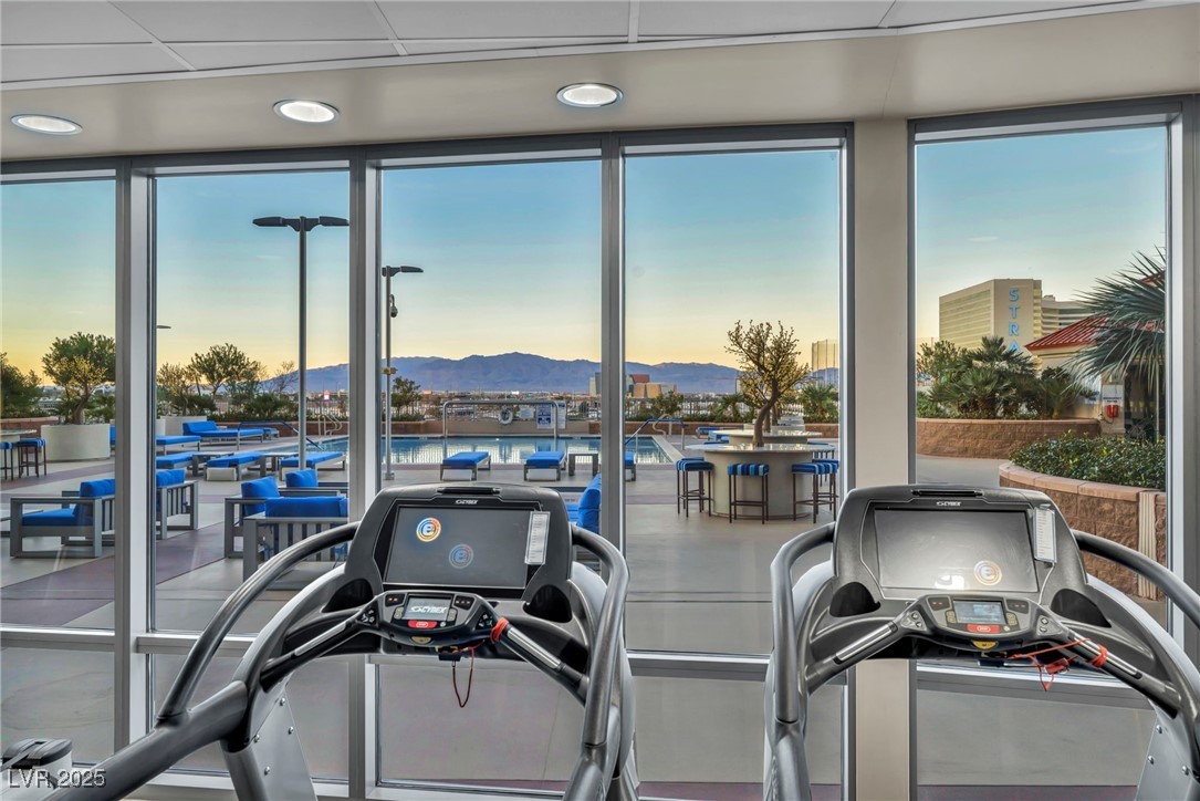 200 West Sahara Avenue 3702