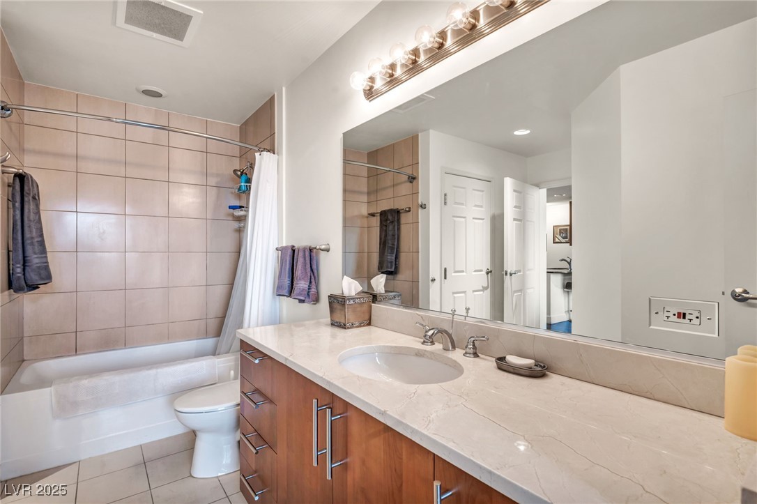 200 West Sahara Avenue 3702