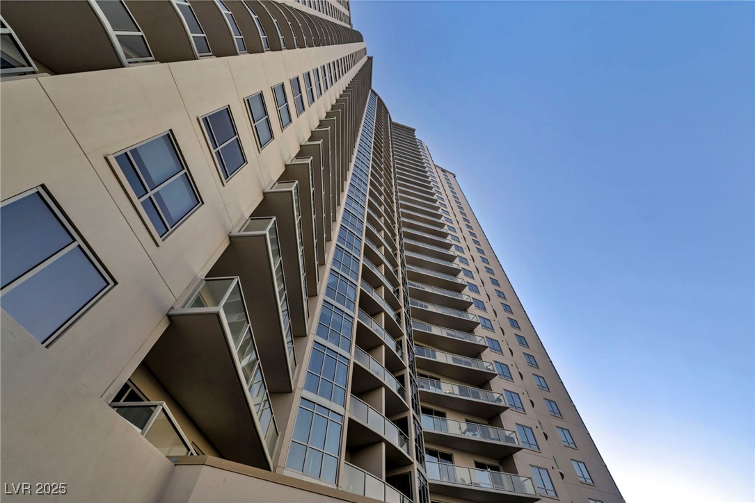 200 West Sahara Avenue 3702