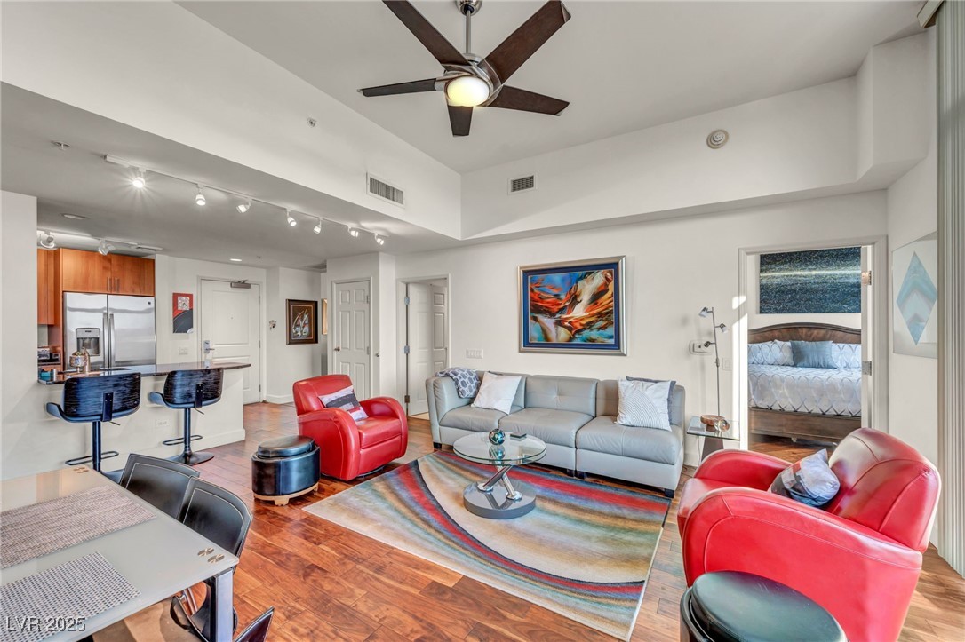 200 West Sahara Avenue 3702