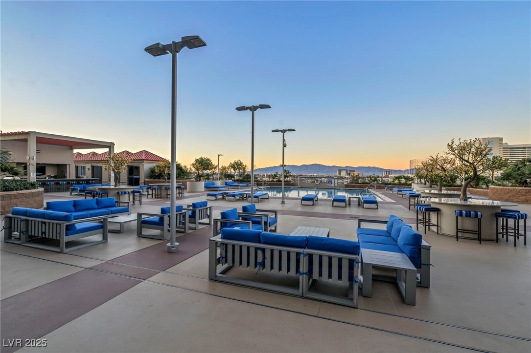 200 West Sahara Avenue 3702
