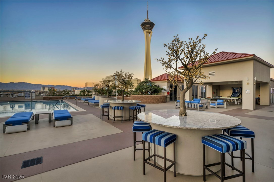 200 West Sahara Avenue 3702