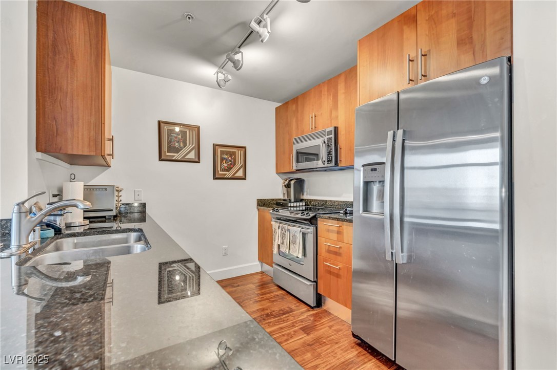 200 West Sahara Avenue 3702