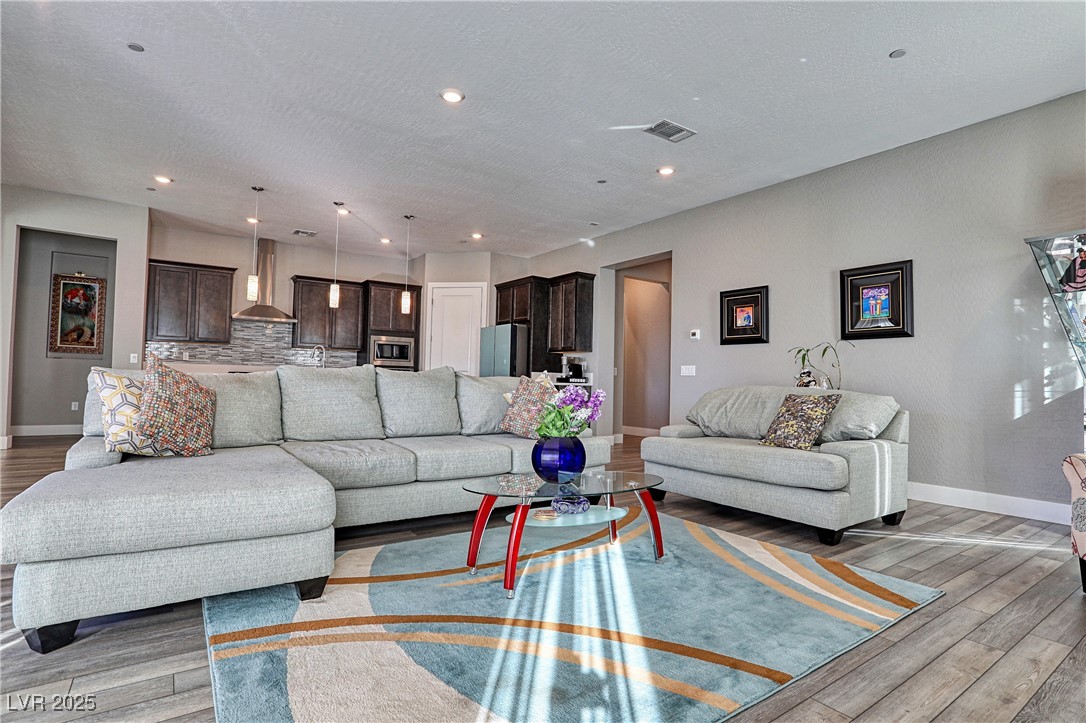 43 Autumn Palm Avenue