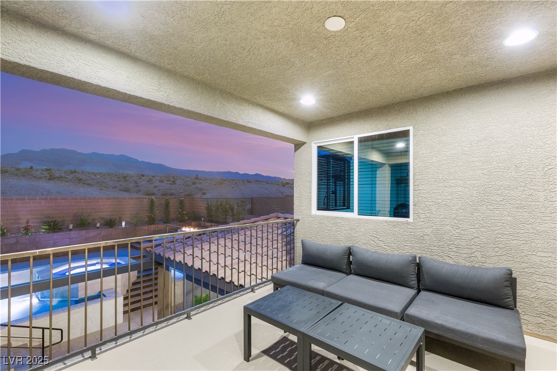 4505 Amazing View Street