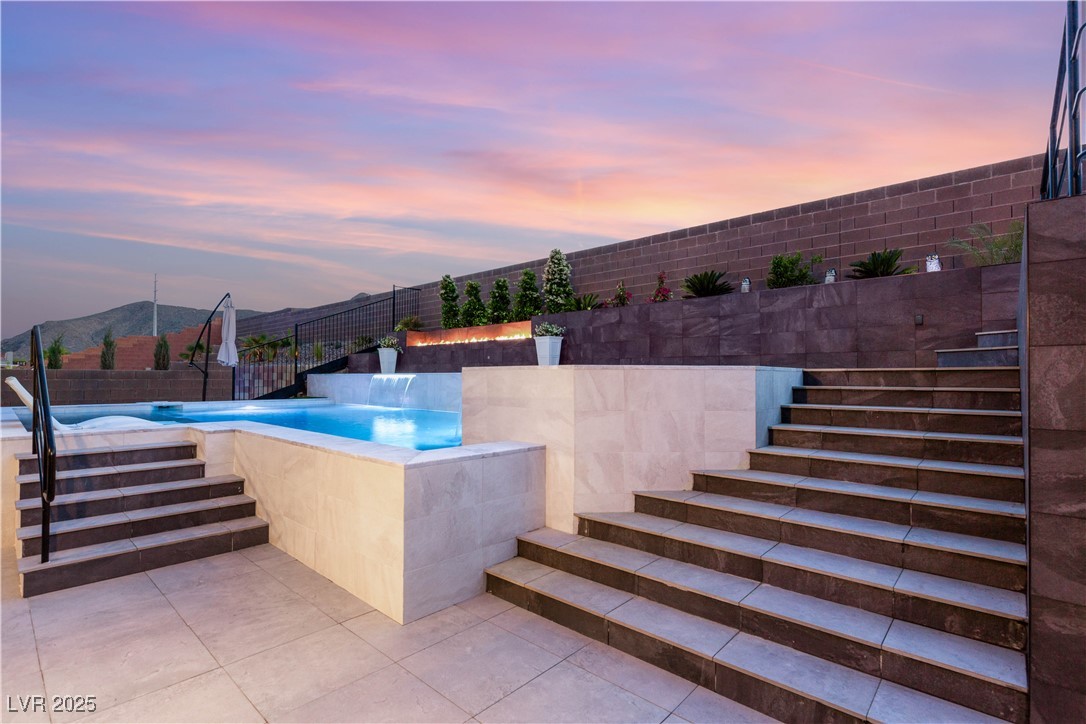 4505 Amazing View Street