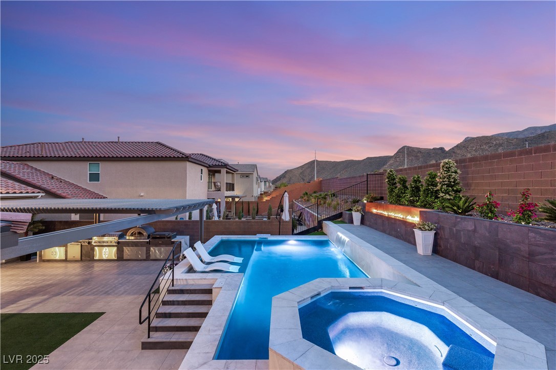 4505 Amazing View Street