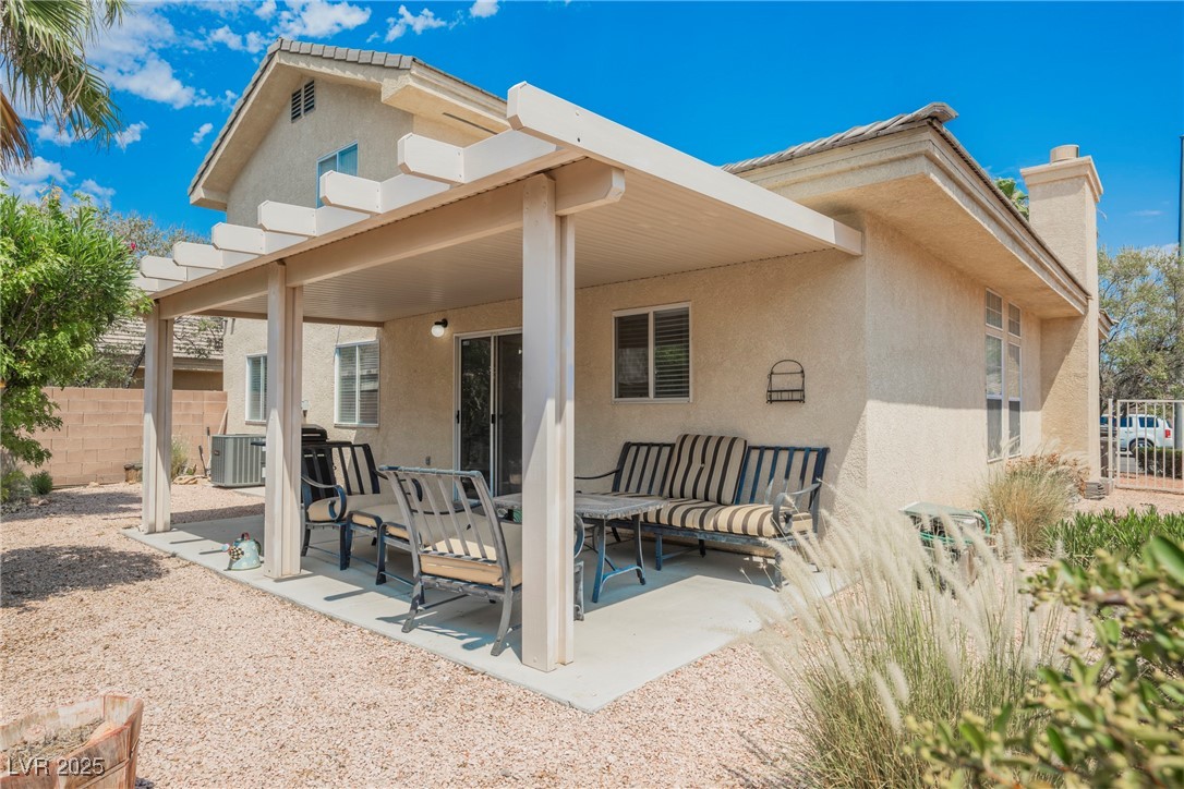 8233 Rocky Bluff Way