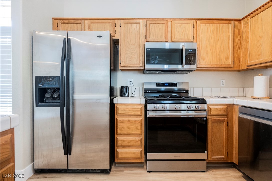 8233 Rocky Bluff Way