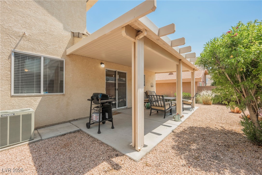 8233 Rocky Bluff Way