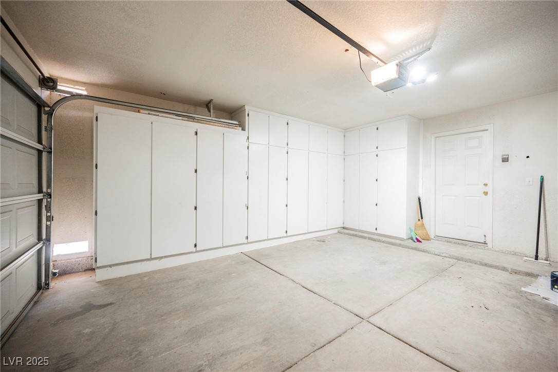 8233 Rocky Bluff Way