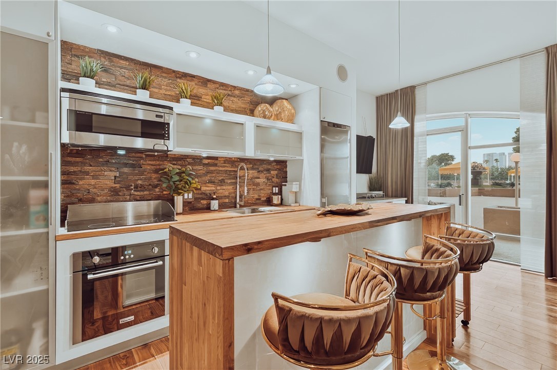 3111 Bel Air Drive 202