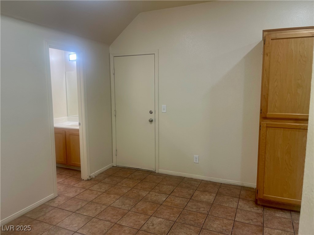 9909 Camino Loma Verde Avenue