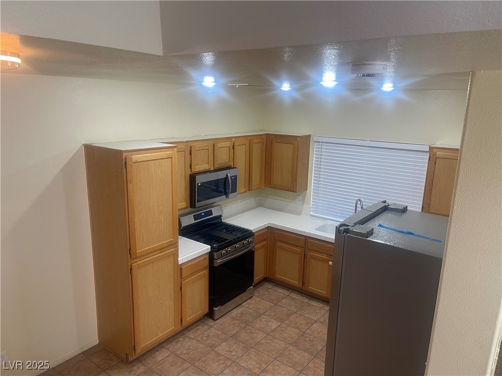 9909 Camino Loma Verde Avenue