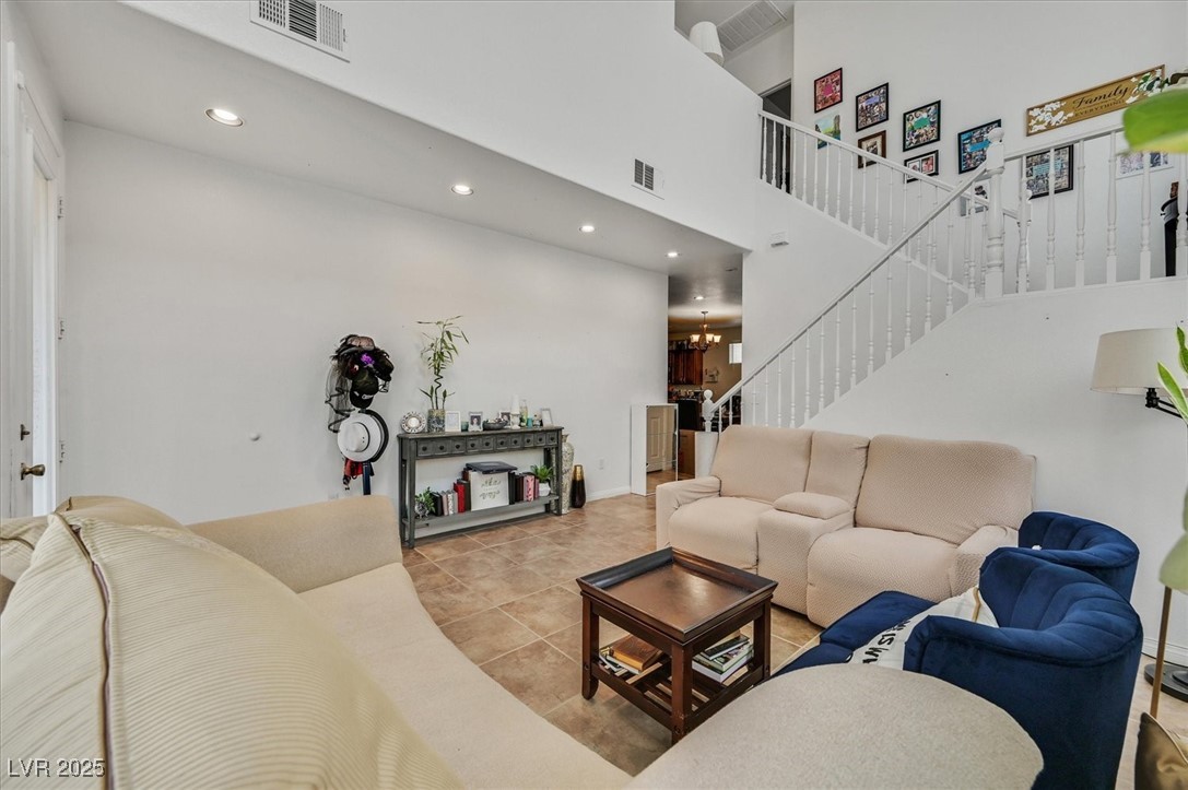 6197 Glimmering Light Avenue