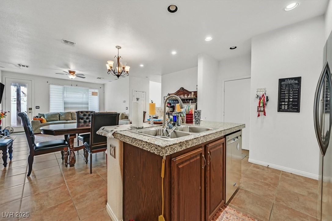 6197 Glimmering Light Avenue