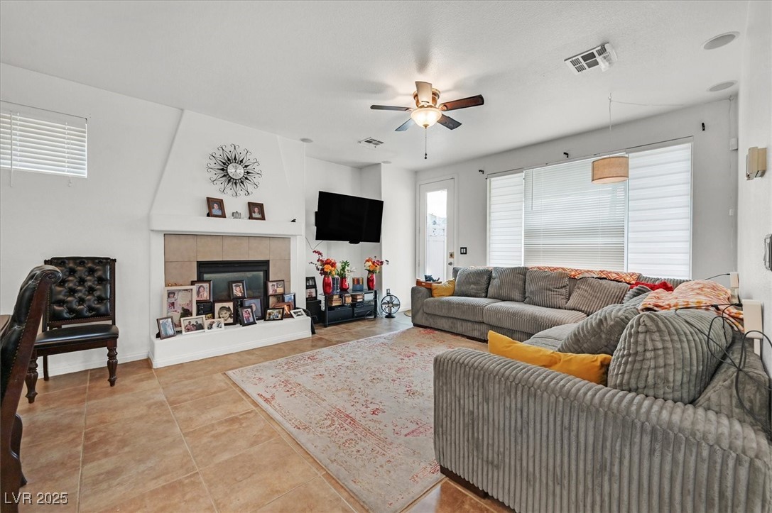 6197 Glimmering Light Avenue