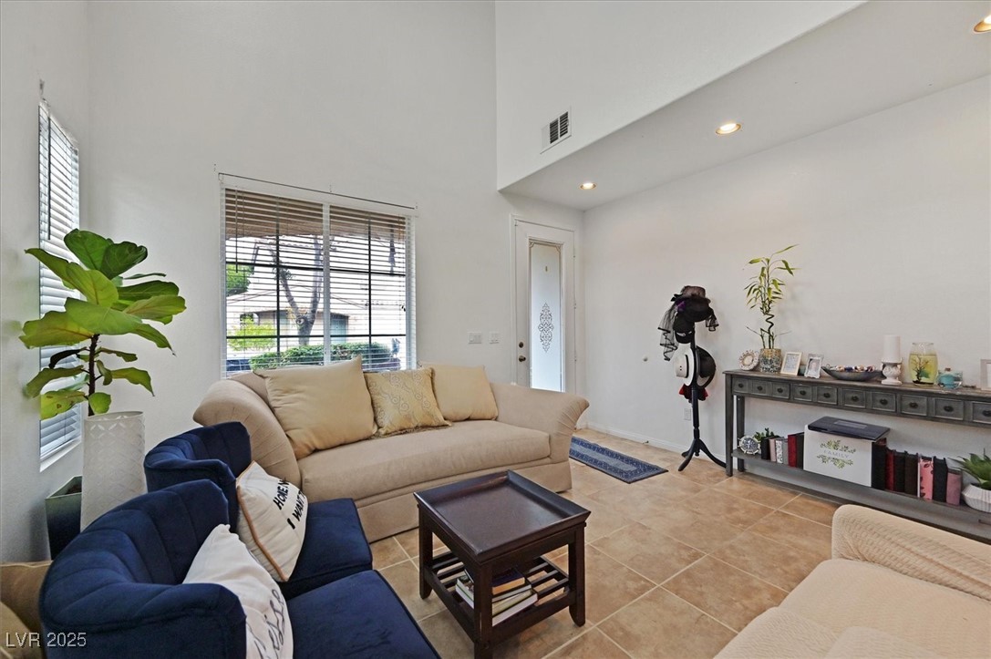 6197 Glimmering Light Avenue