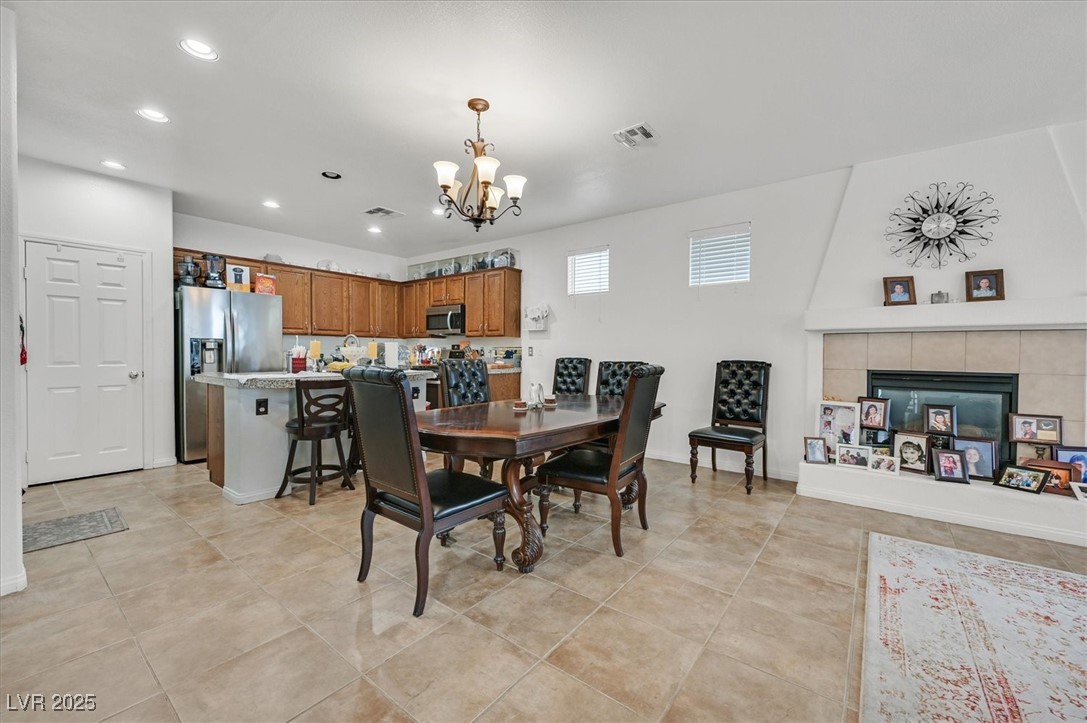 6197 Glimmering Light Avenue