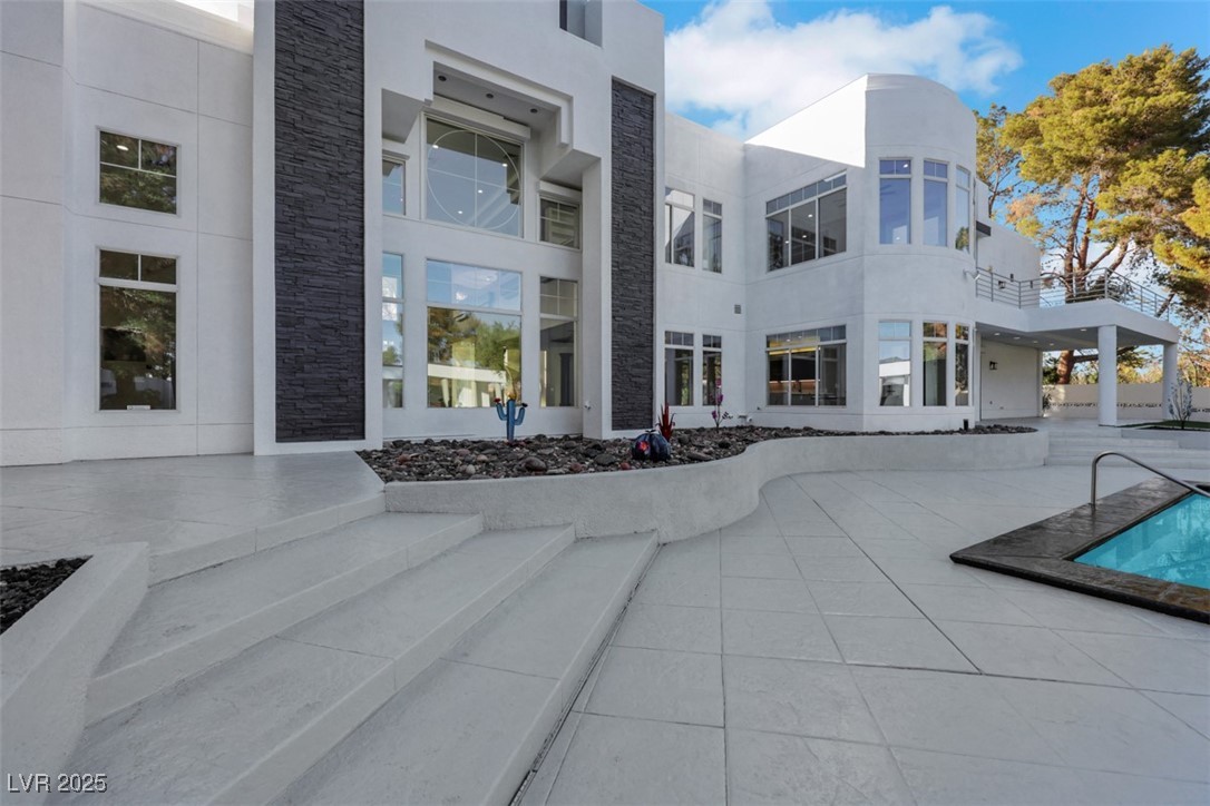 3860 Hildebrand Lane