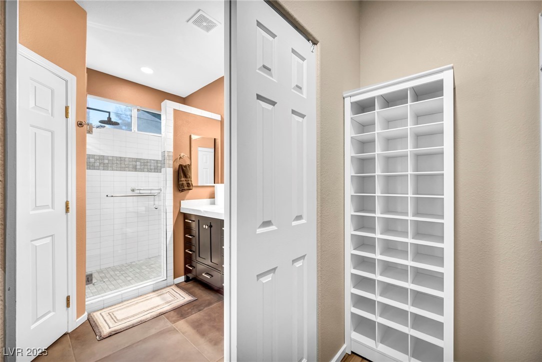 2569 Wiltshire Avenue