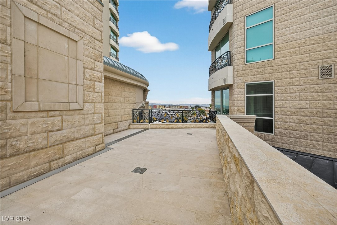 9103 Alta Drive 207