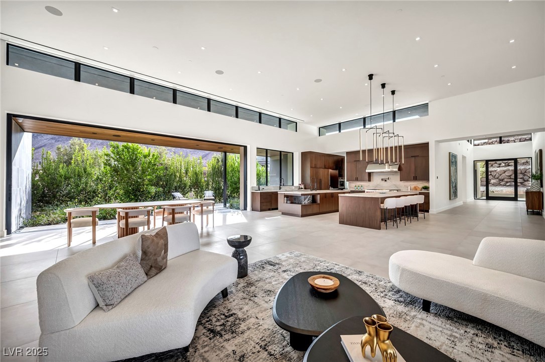 6 Rock Mount Court