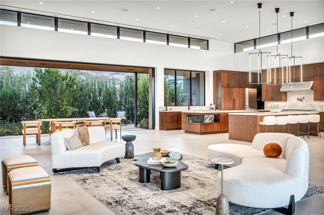 6 Rock Mount Court