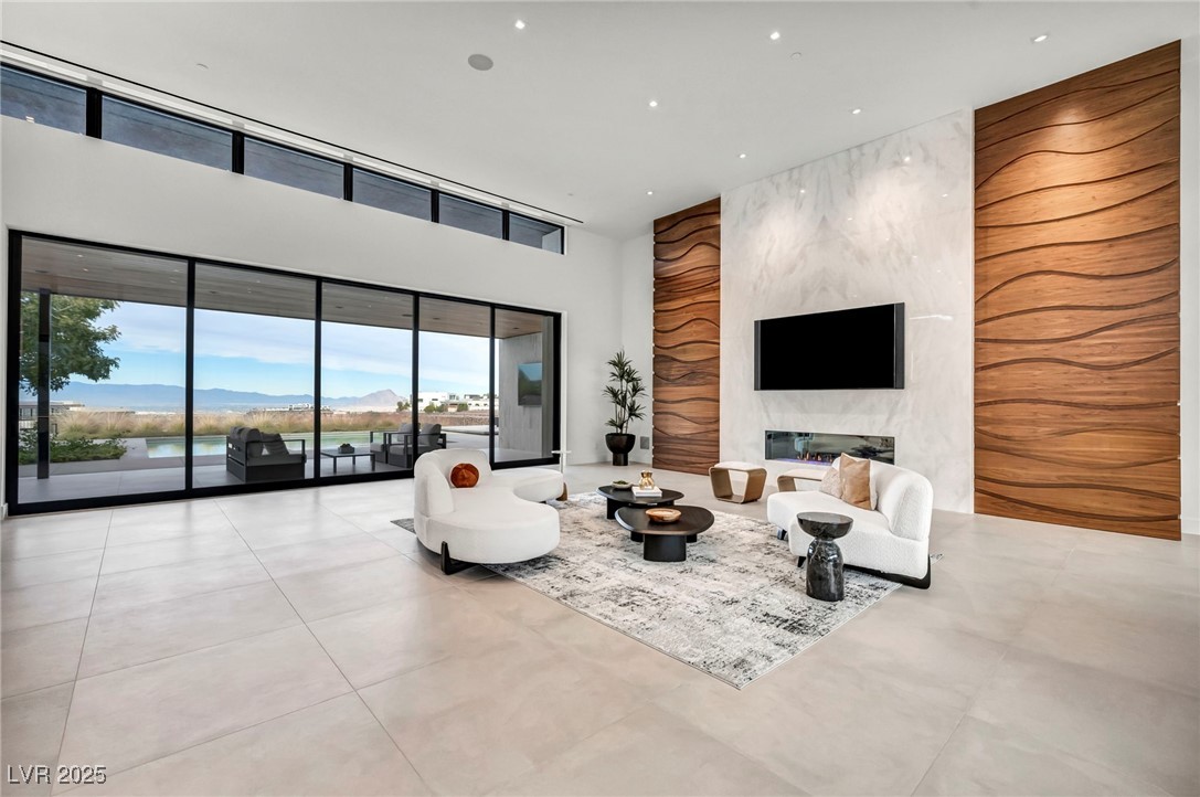6 Rock Mount Court