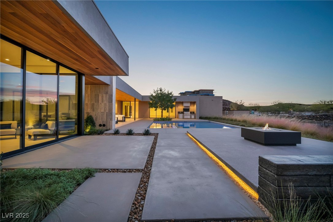 6 Rock Mount Court