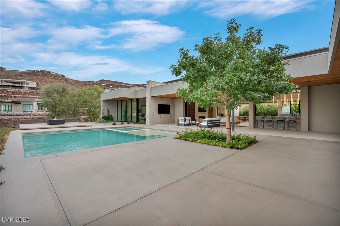 6 Rock Mount Court