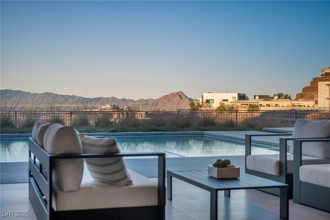 6 Rock Mount Court