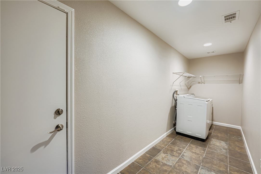 9513 Kelly Creek Avenue