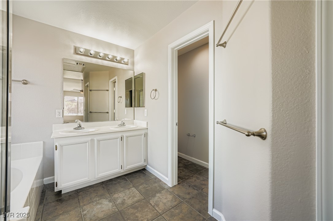 9513 Kelly Creek Avenue