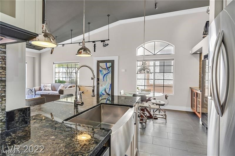 5955 Sunlight Garden Way