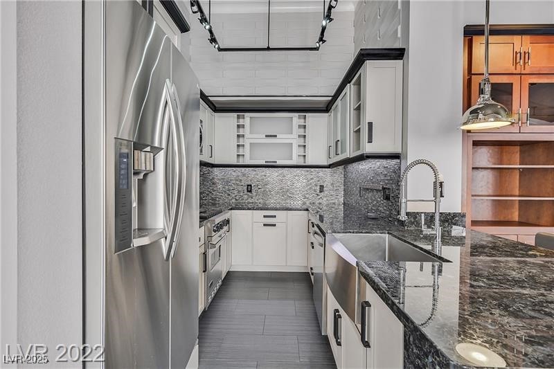 5955 Sunlight Garden Way