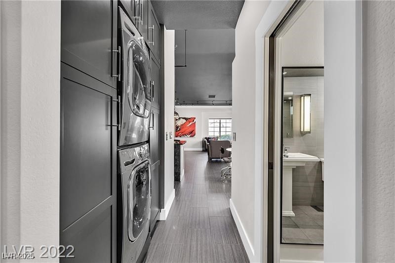 5955 Sunlight Garden Way