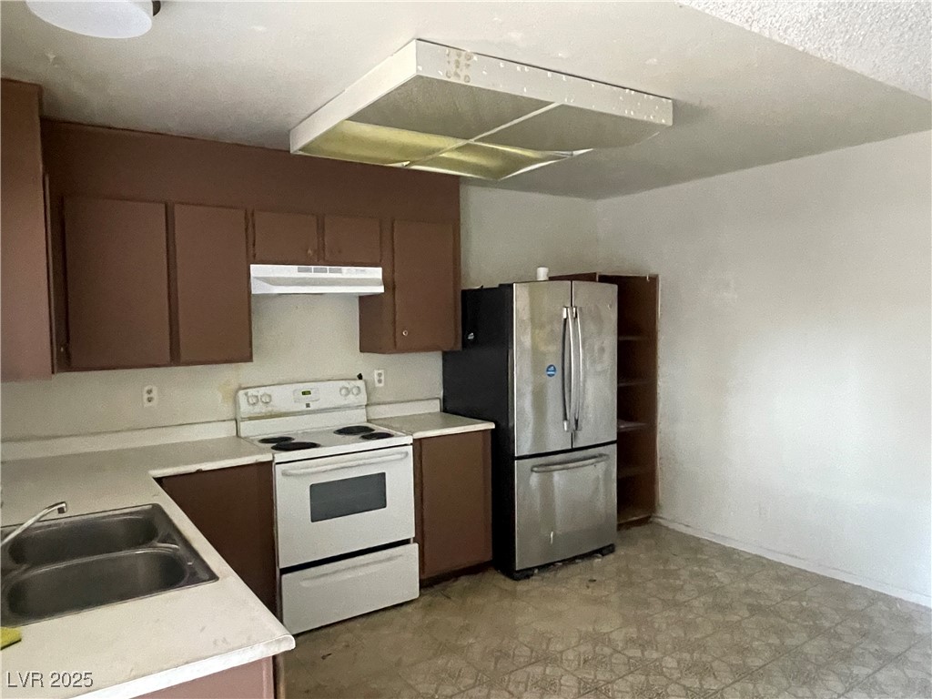 2482 Paradise Village Way