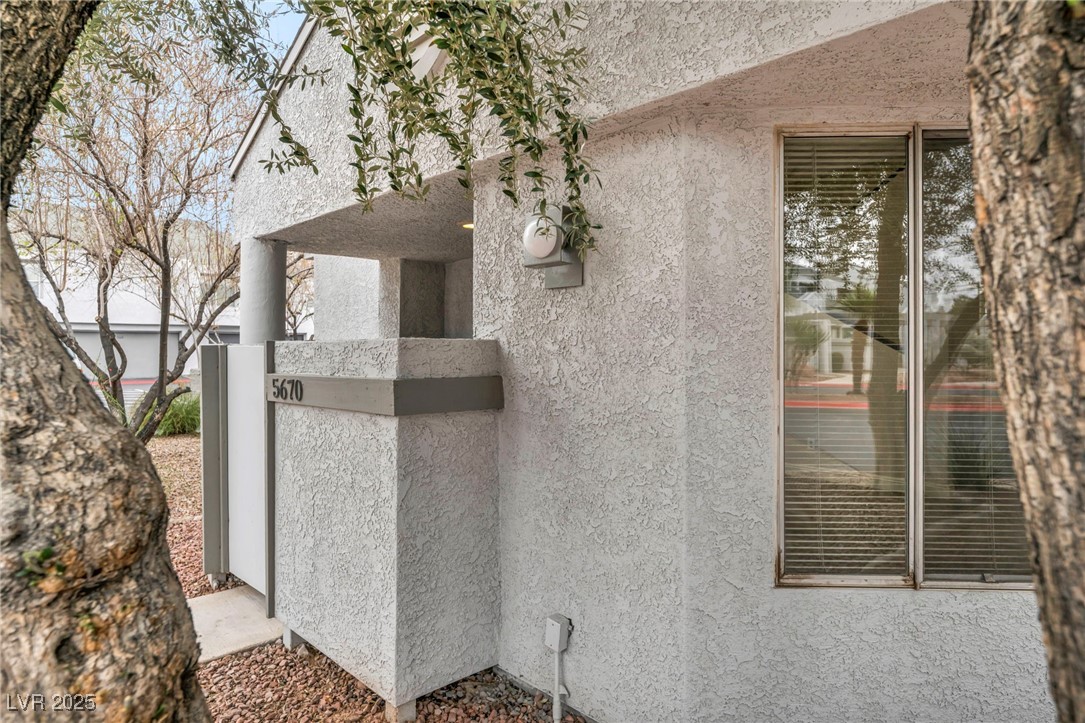 5670 Vineyard Lane