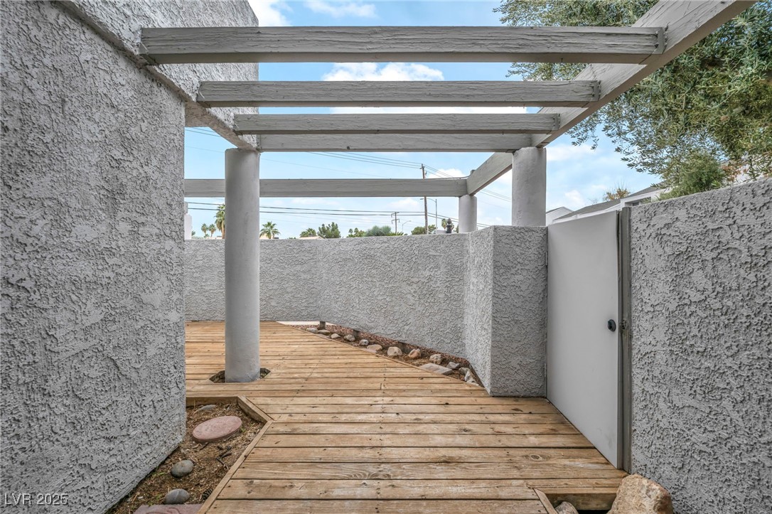 5670 Vineyard Lane