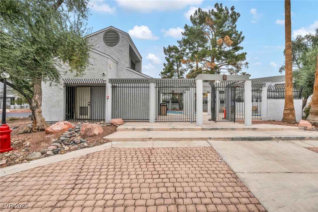 5670 Vineyard Lane