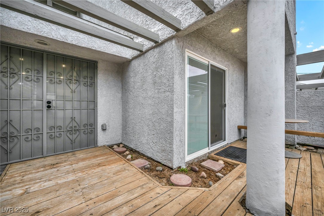 5670 Vineyard Lane