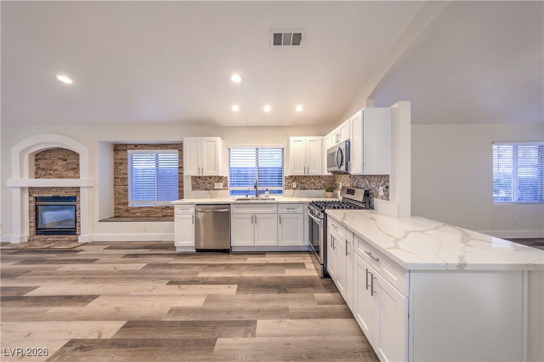 8233 West Rochelle Avenue