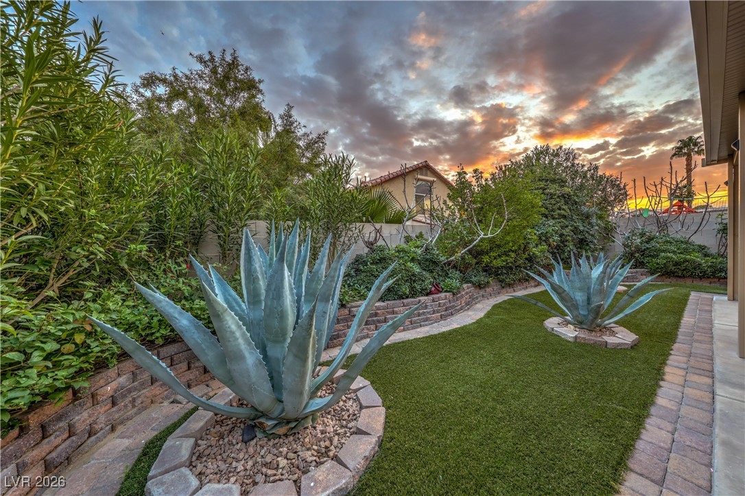 8233 West Rochelle Avenue