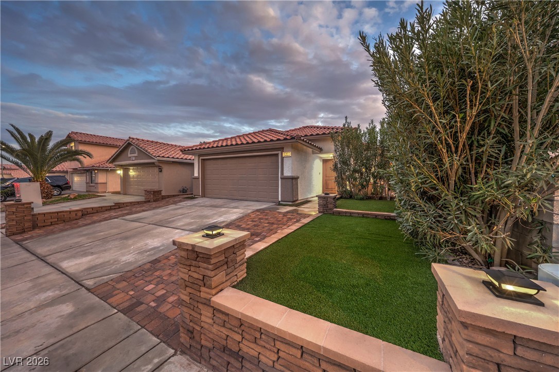 8233 West Rochelle Avenue