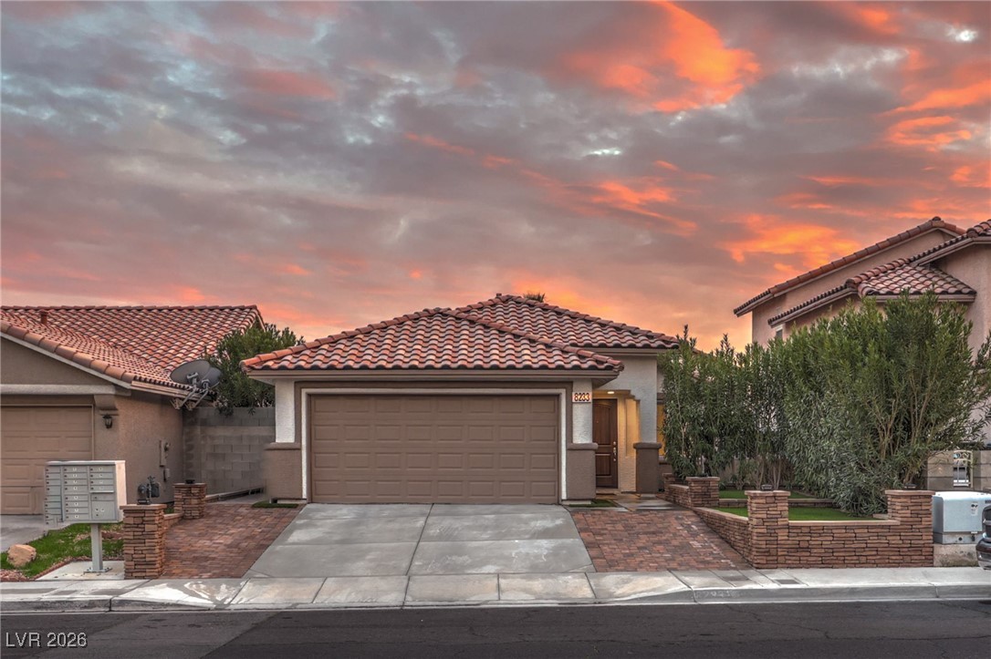 8233 West Rochelle Avenue